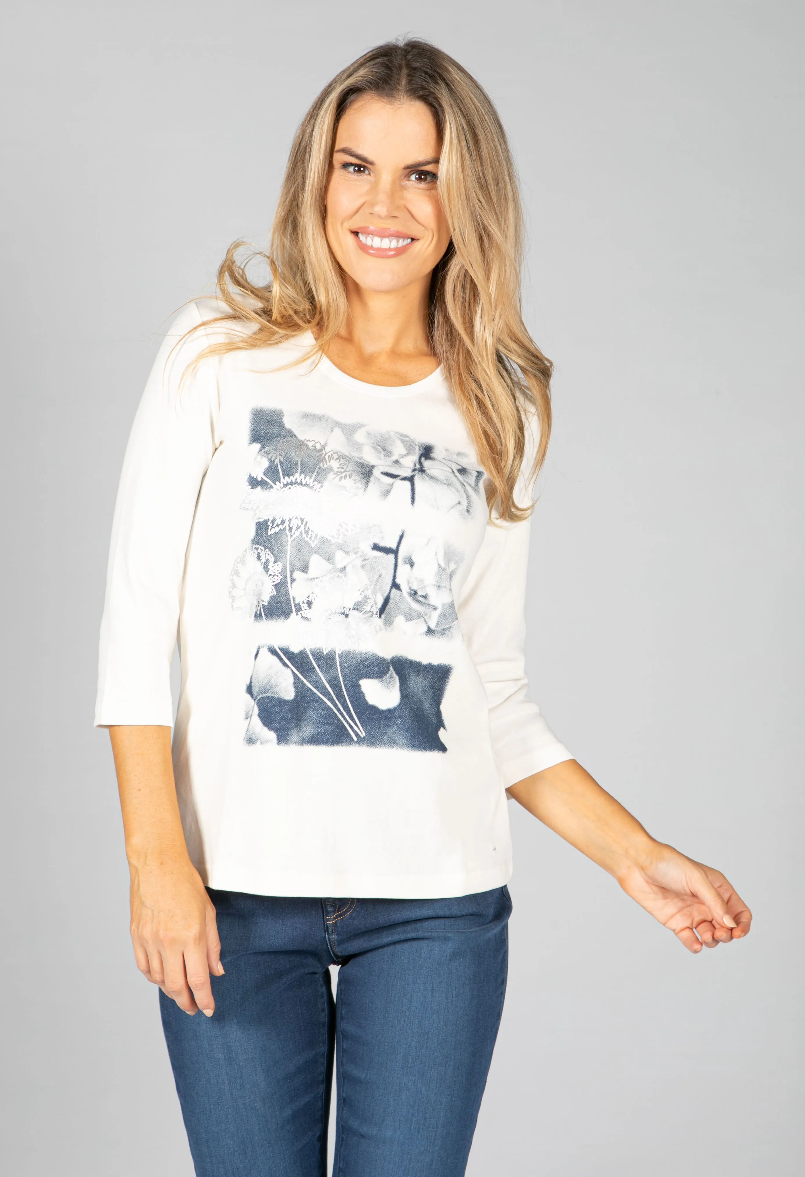 Â¾ SLEEVE TOP WITH PLACEMENT PRINT IN IVORY