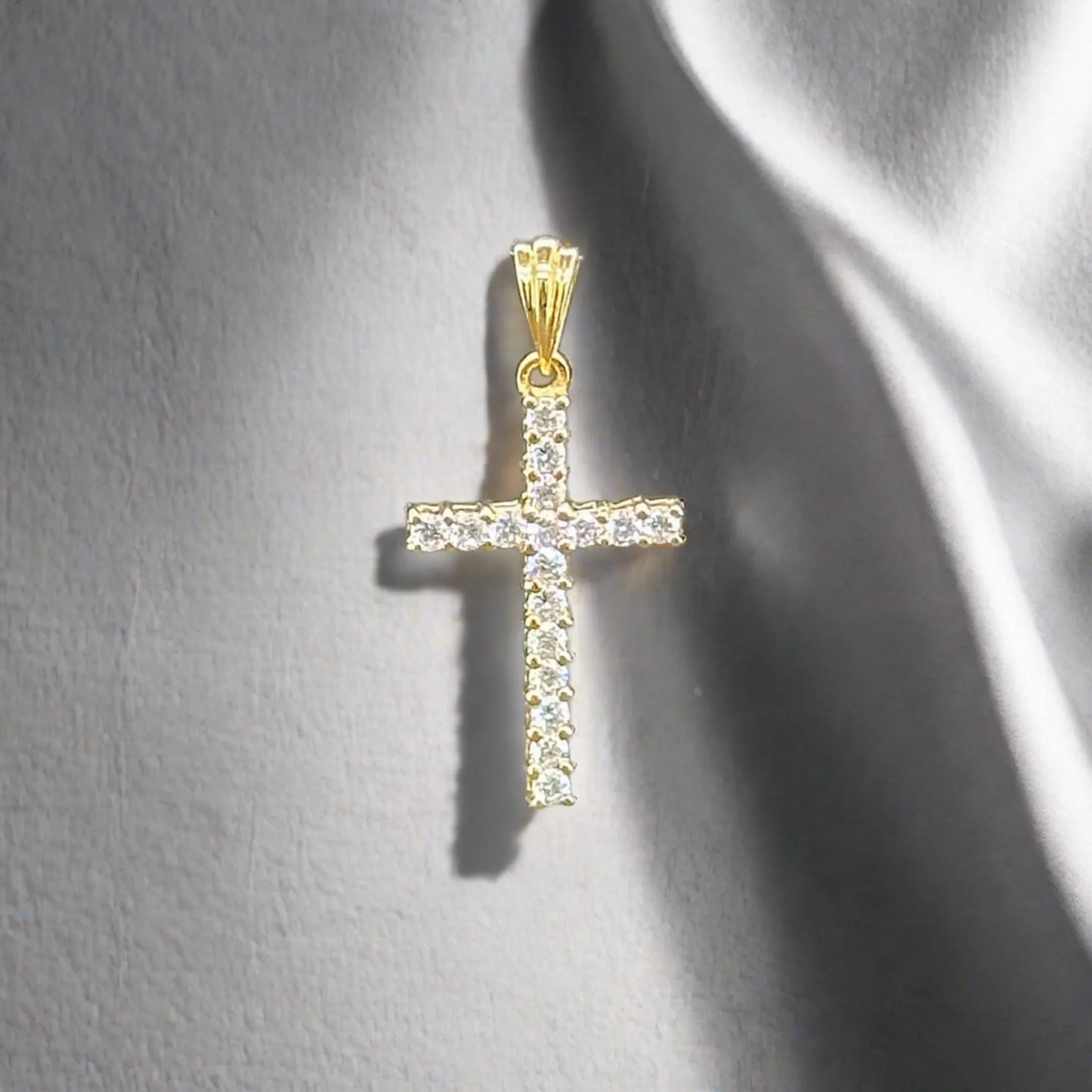 Estate 14K Y Gold 0.25ctw H/SI2 Diamond Cross Pendant